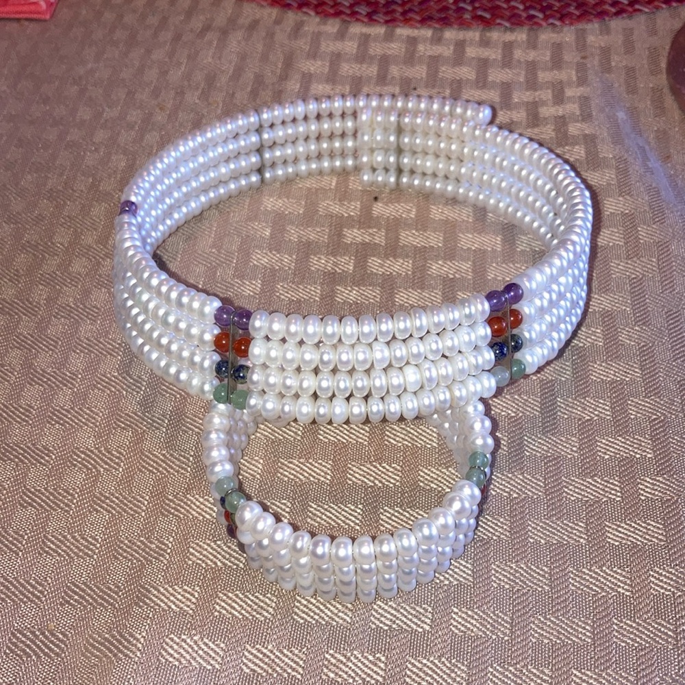 Pearl choker with jade beads and bracelet